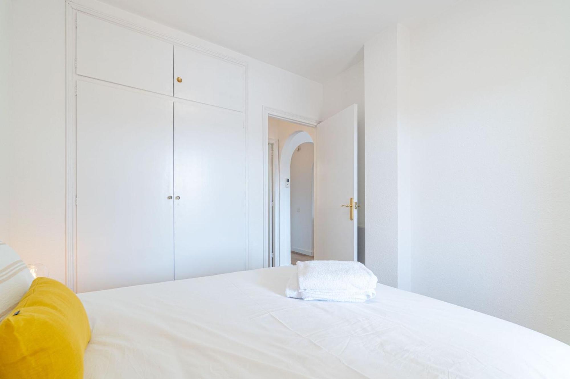 Milenial Immo With Parking In Appartement Roses